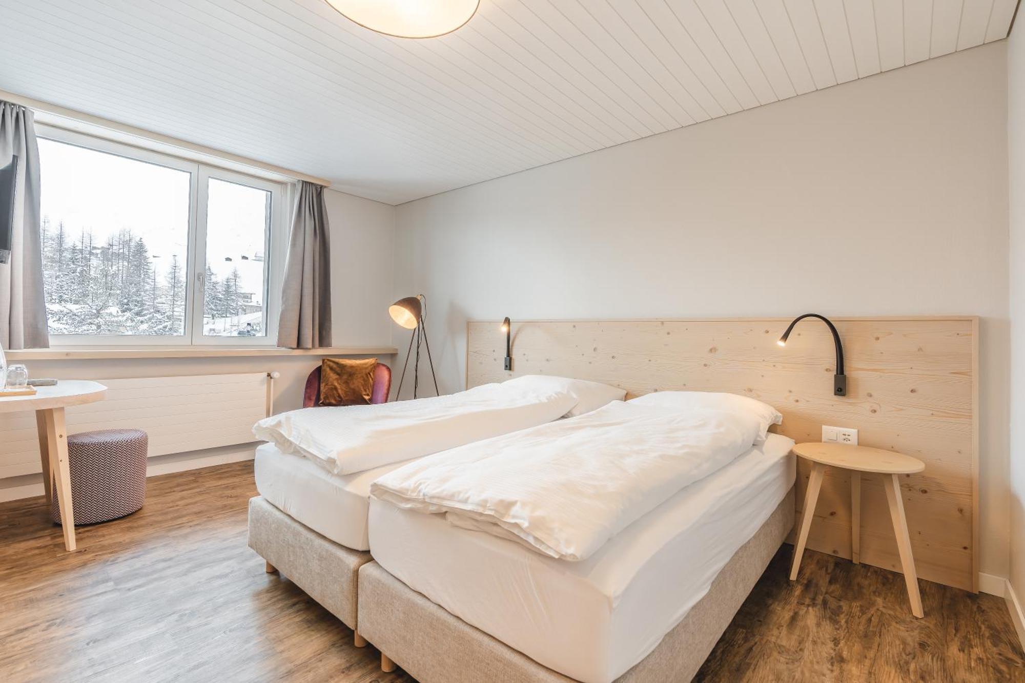 Hotel Alpensonne - Panoramazimmer & Restaurant Arosa Værelse billede